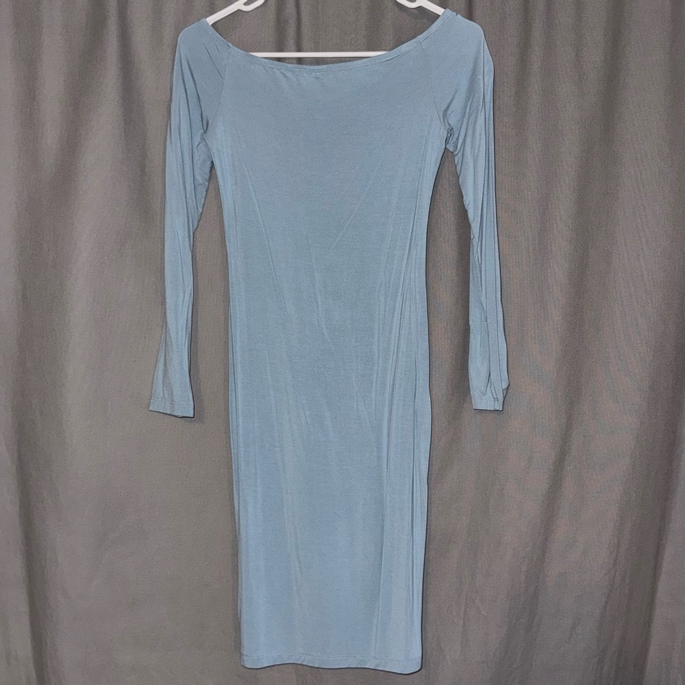 Tight blue dress with long sleeves. Size: medium (2-8), Brand: Reoria